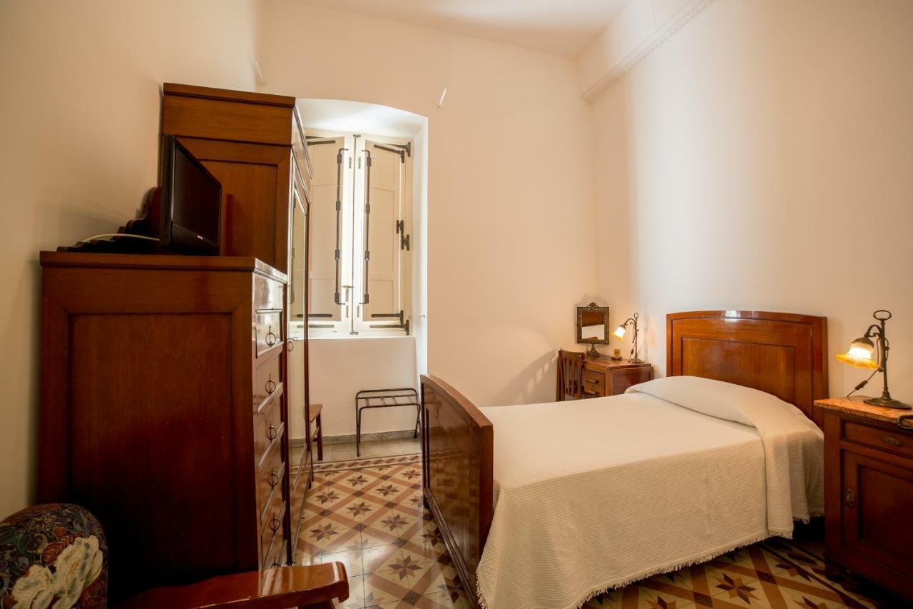 Hotel Aer Bj Vittoria Cagliari Exterior photo